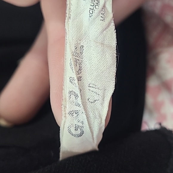 Woman's black bikini top - Picture 4 of 4